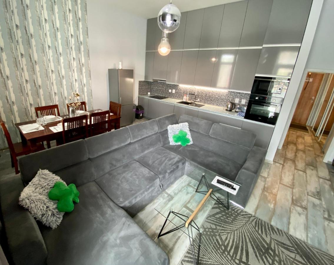 Royal City Centre Apartment Poprad Buitenkant foto