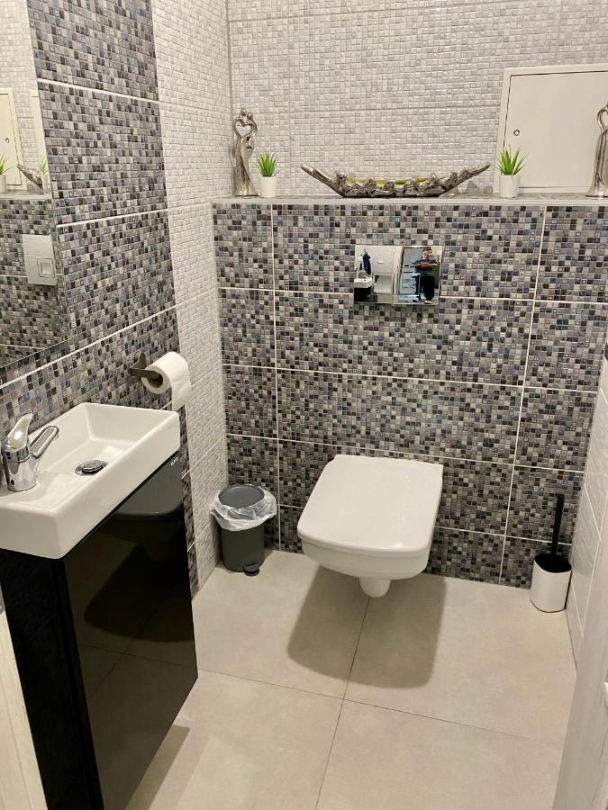 Royal City Centre Apartment Poprad Buitenkant foto
