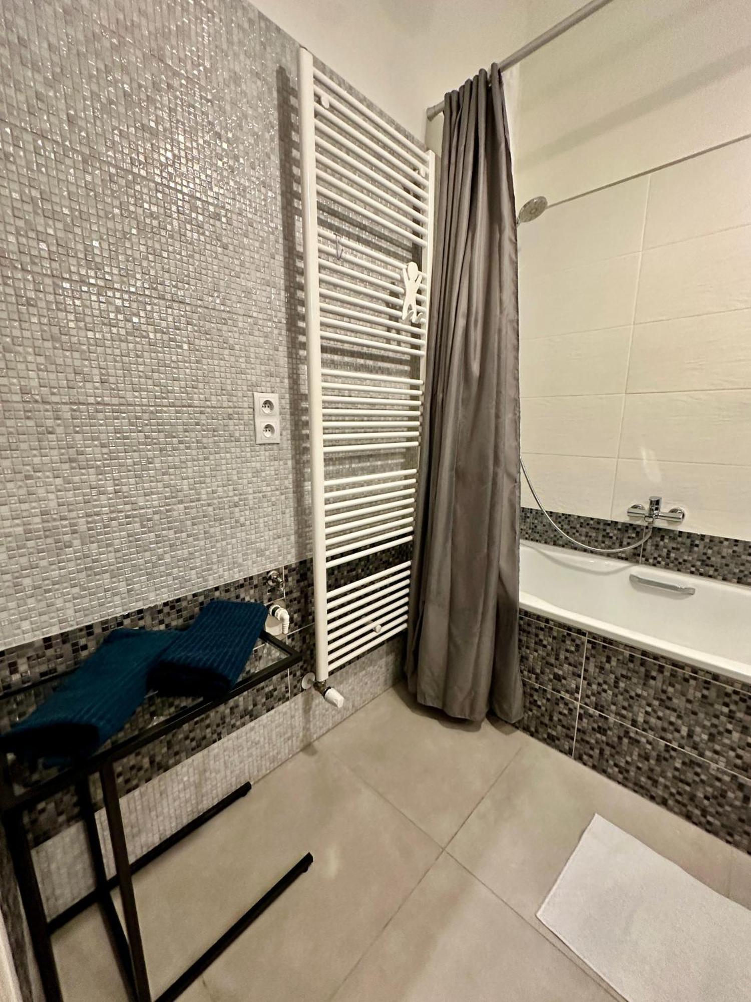 Royal City Centre Apartment Poprad Buitenkant foto