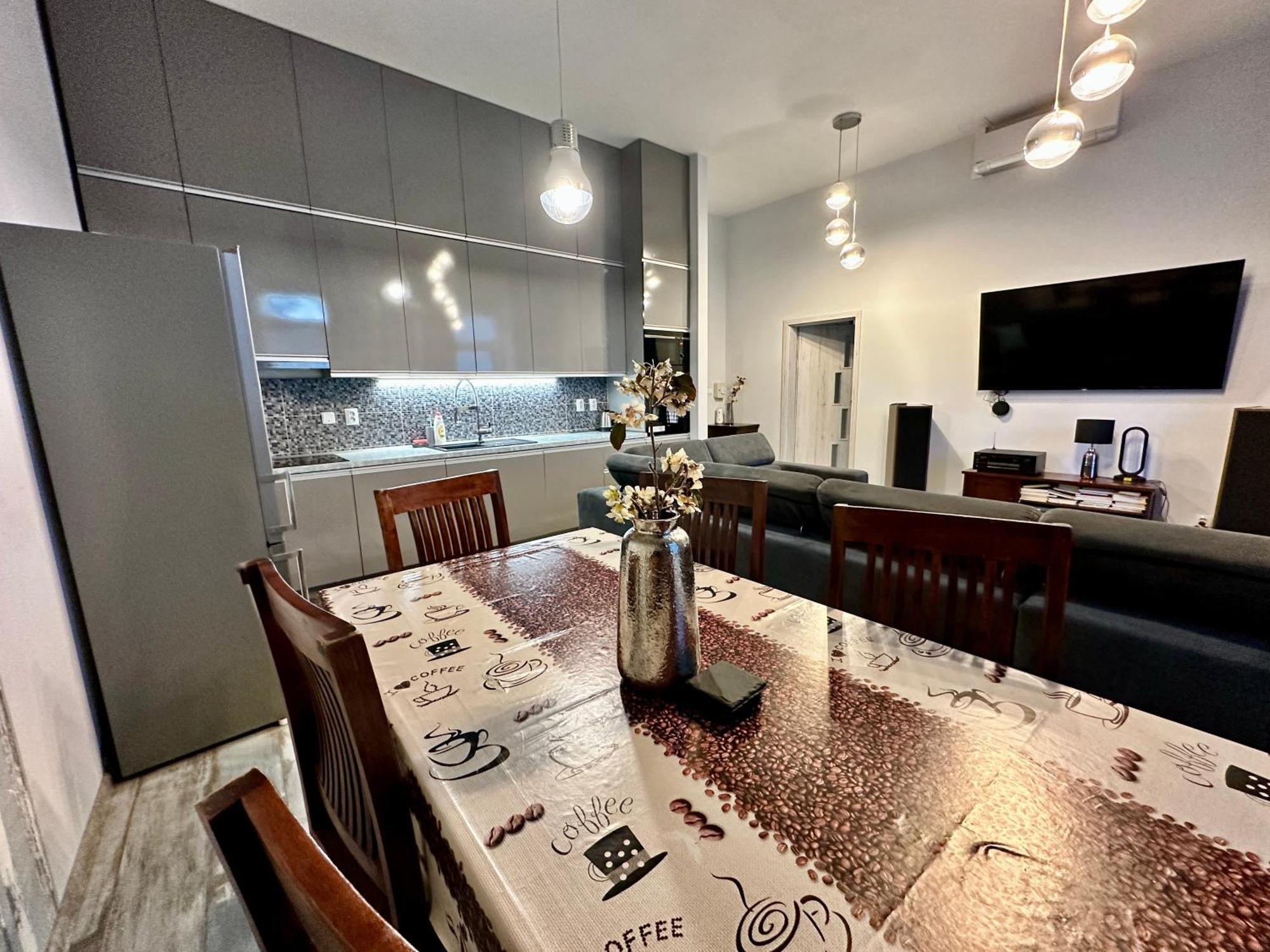 Royal City Centre Apartment Poprad Buitenkant foto