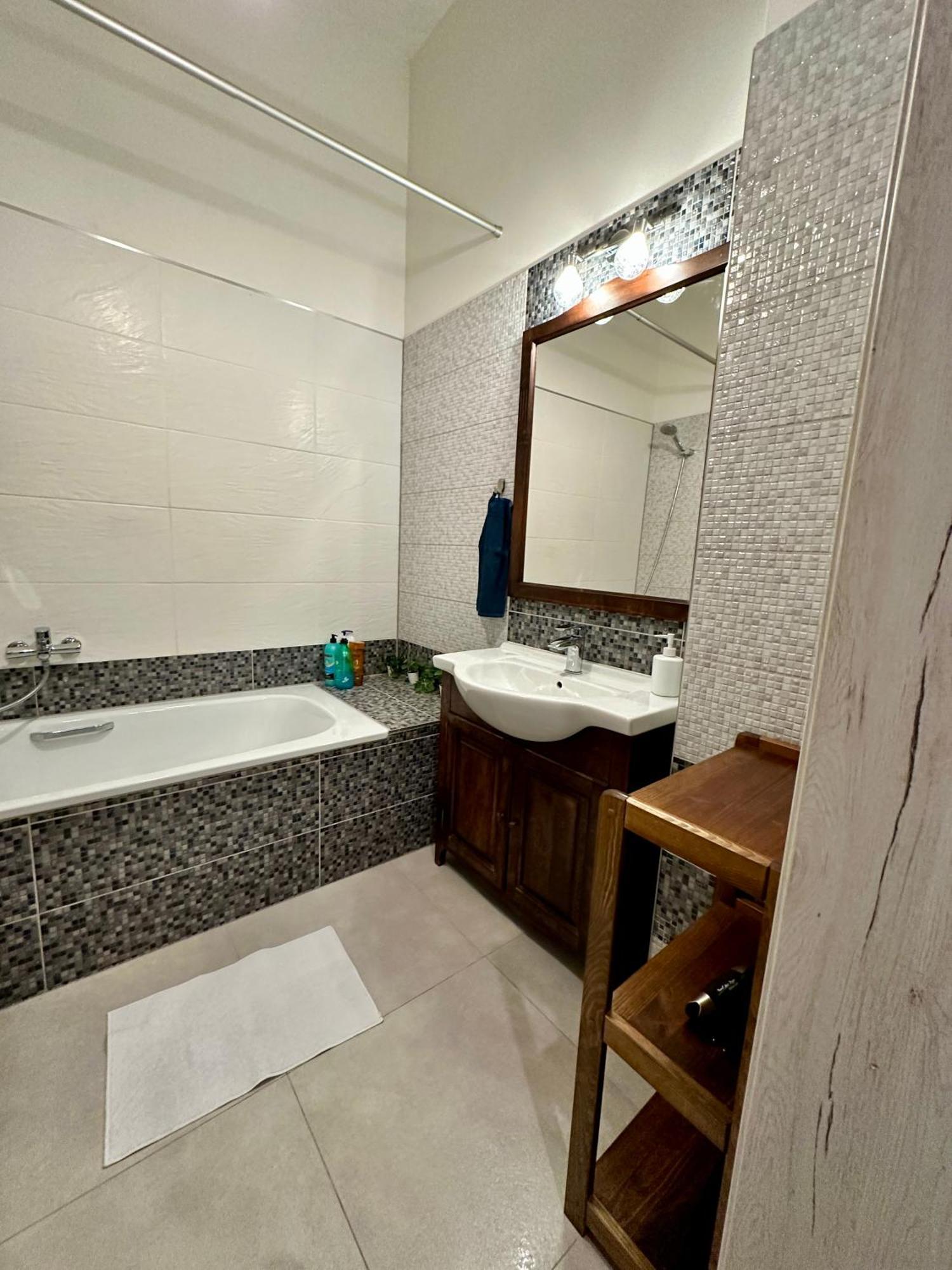 Royal City Centre Apartment Poprad Buitenkant foto