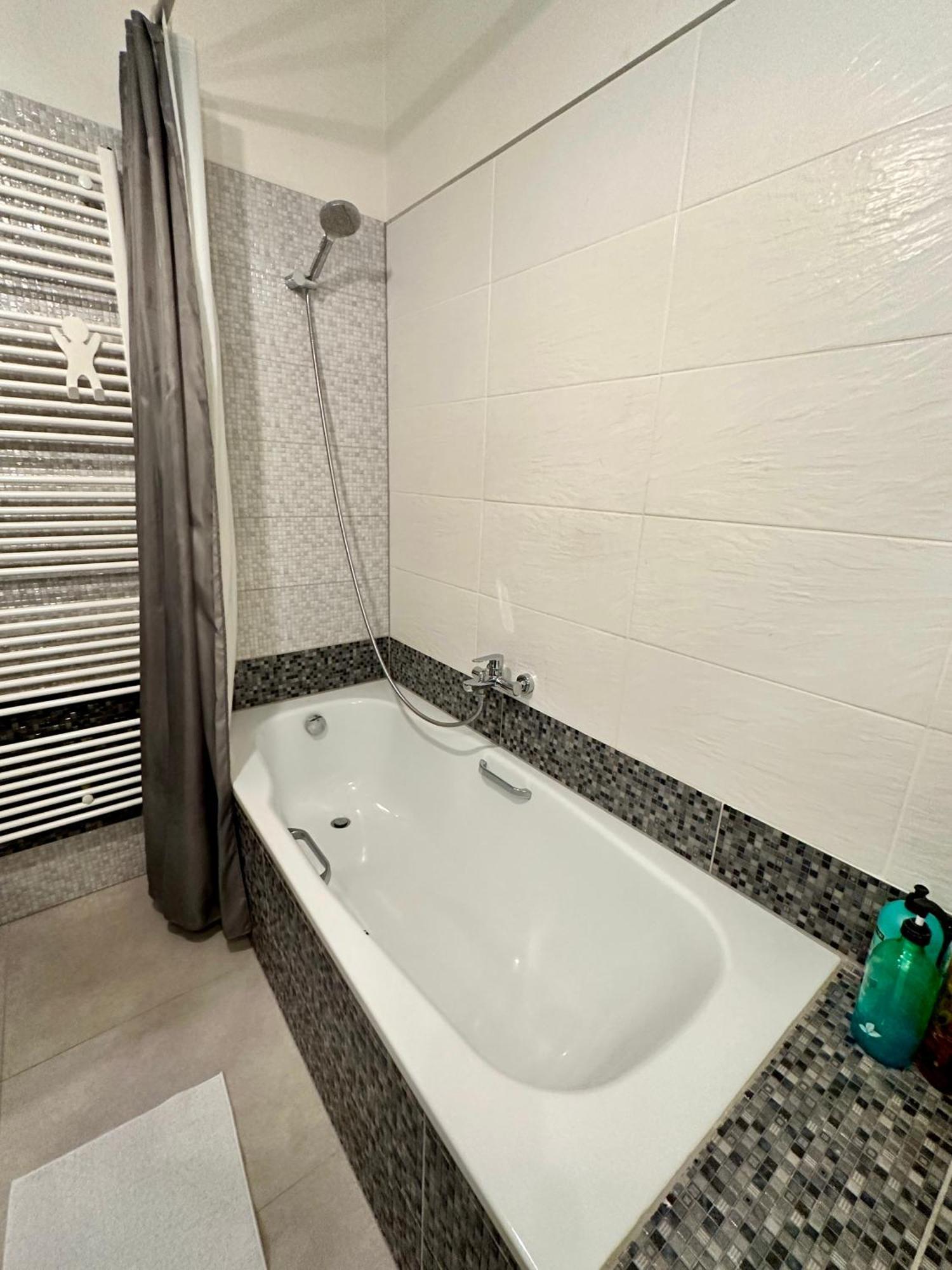 Royal City Centre Apartment Poprad Buitenkant foto